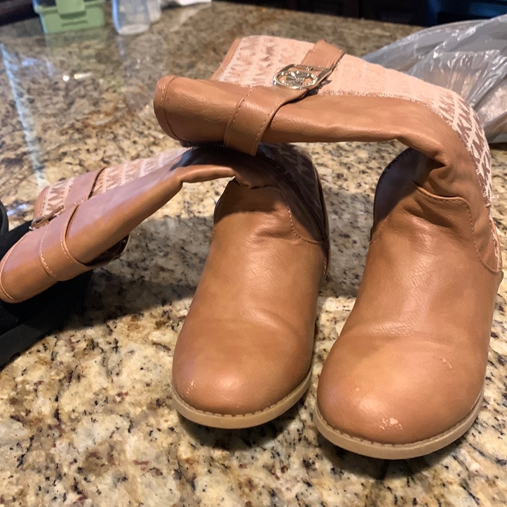 Michael Kors girls boots size2